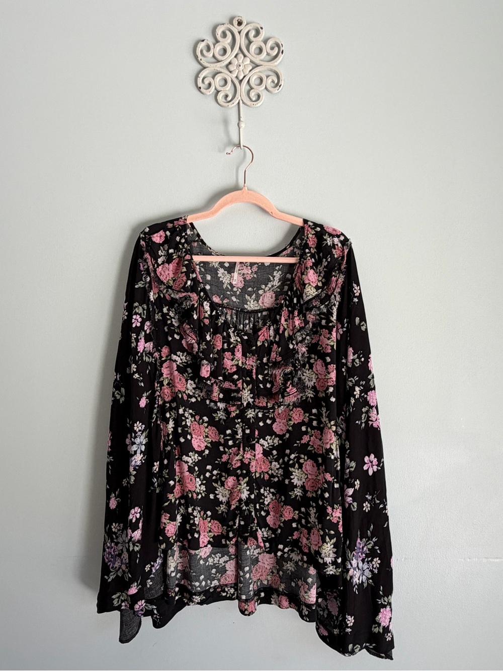 Free People Loretta Floral Long-Sleeve Peasant Top with Pink. Oversized XS